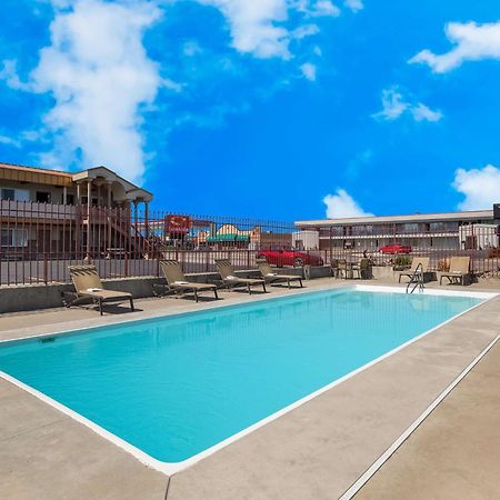 Best Western Plains Motel Wall Bagian luar foto