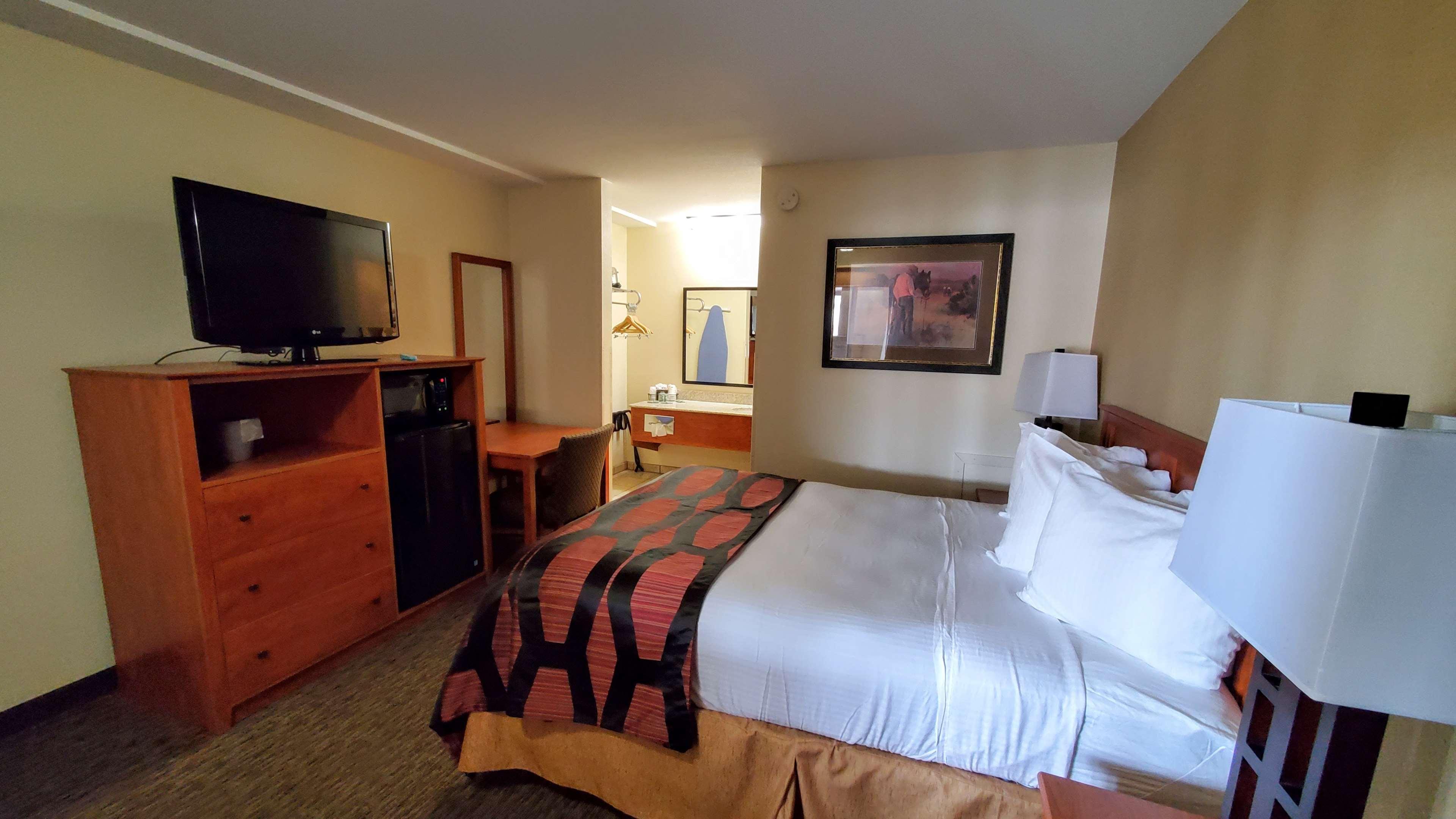 Best Western Plains Motel Wall Bagian luar foto