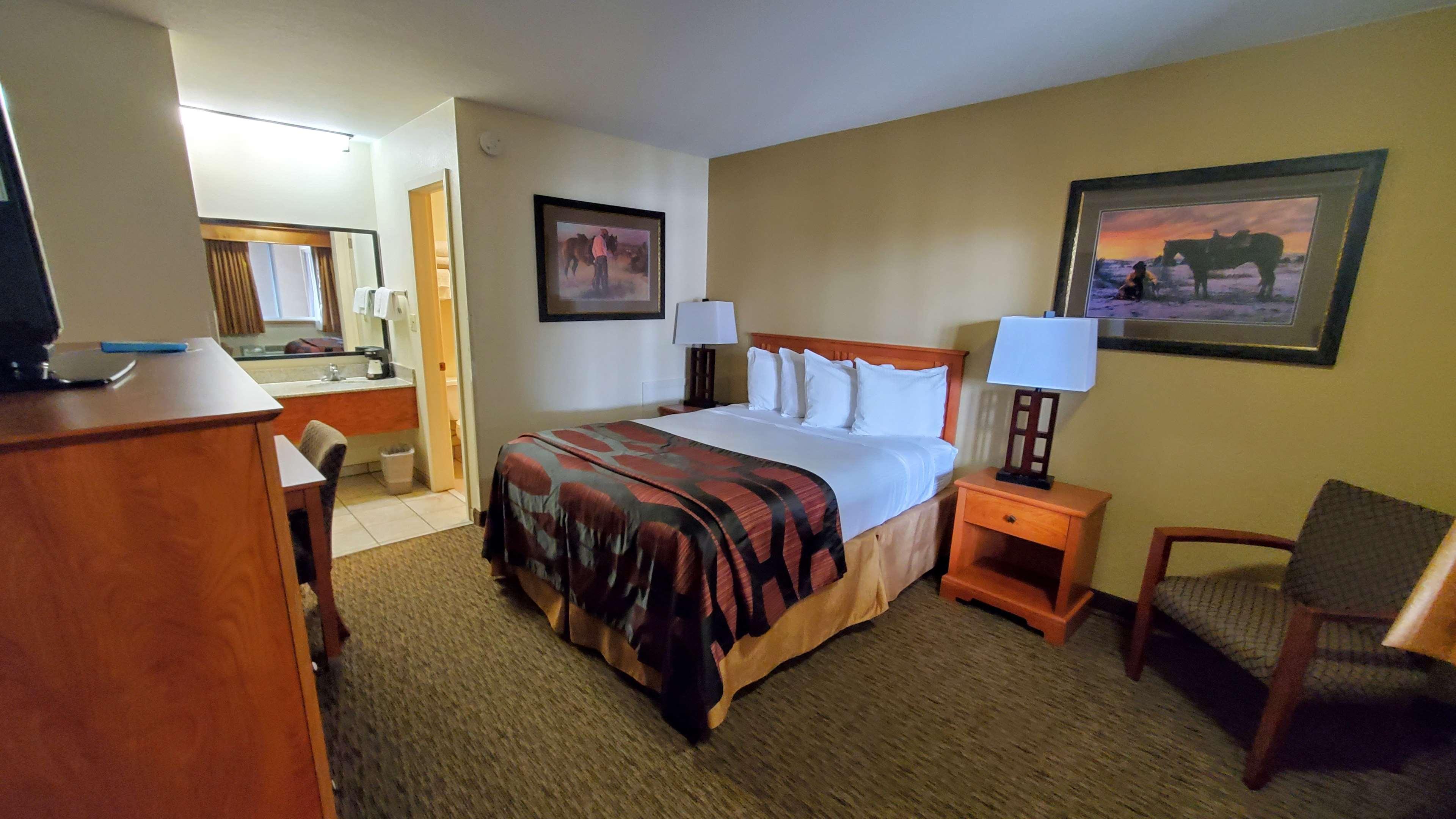 Best Western Plains Motel Wall Bagian luar foto