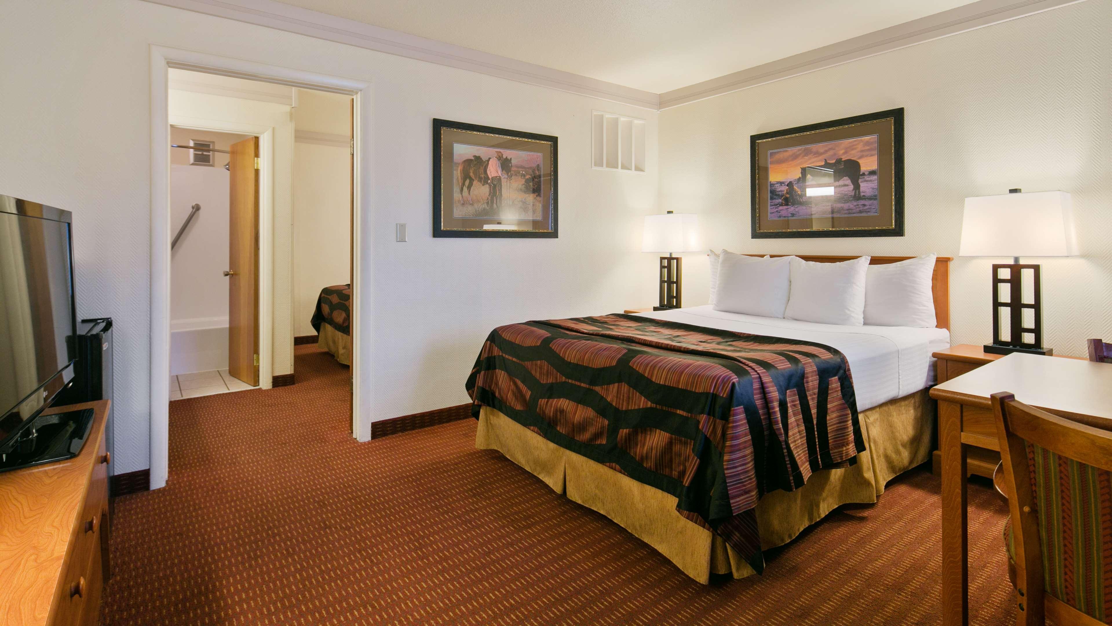 Best Western Plains Motel Wall Bagian luar foto