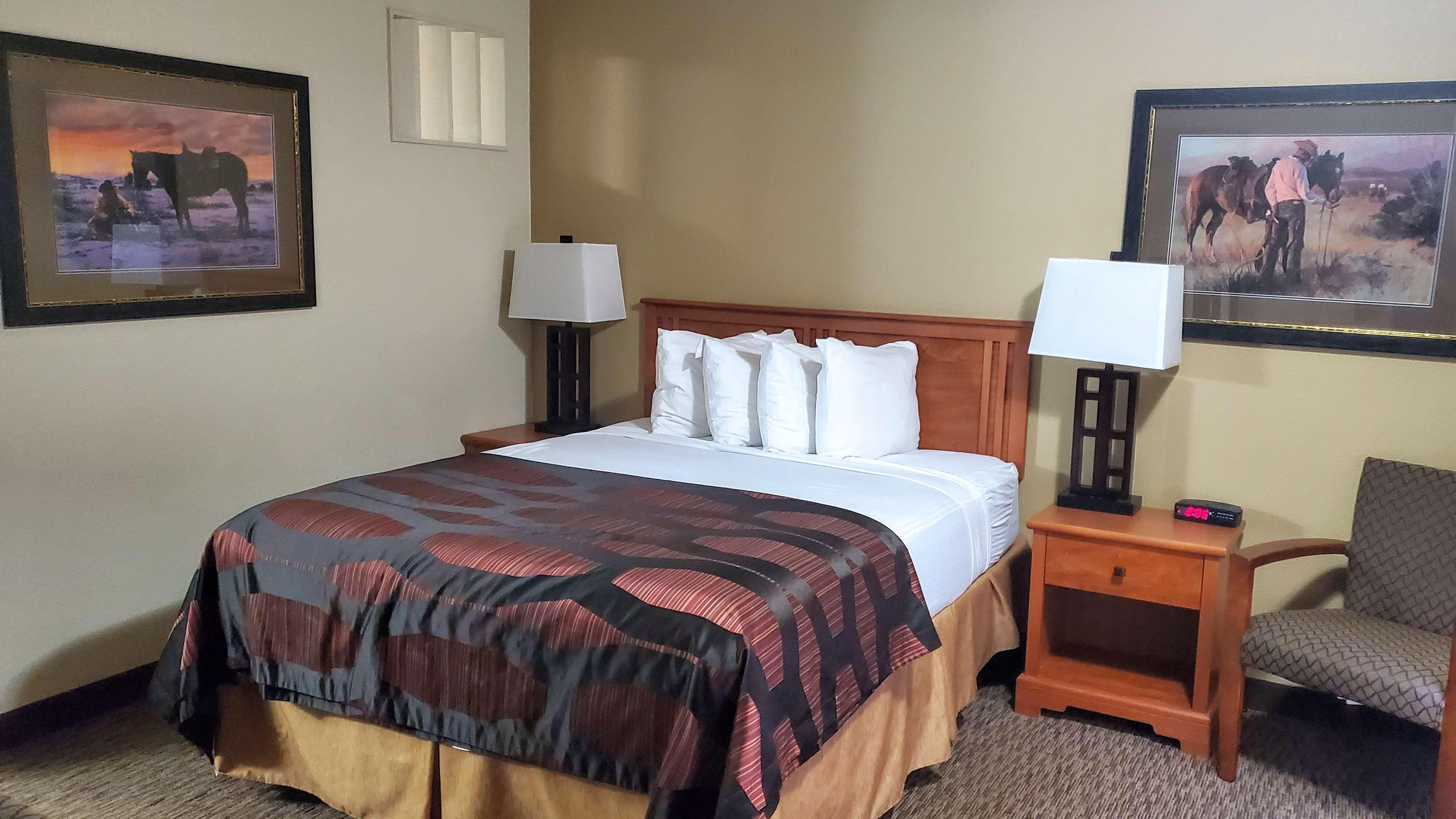 Best Western Plains Motel Wall Bagian luar foto