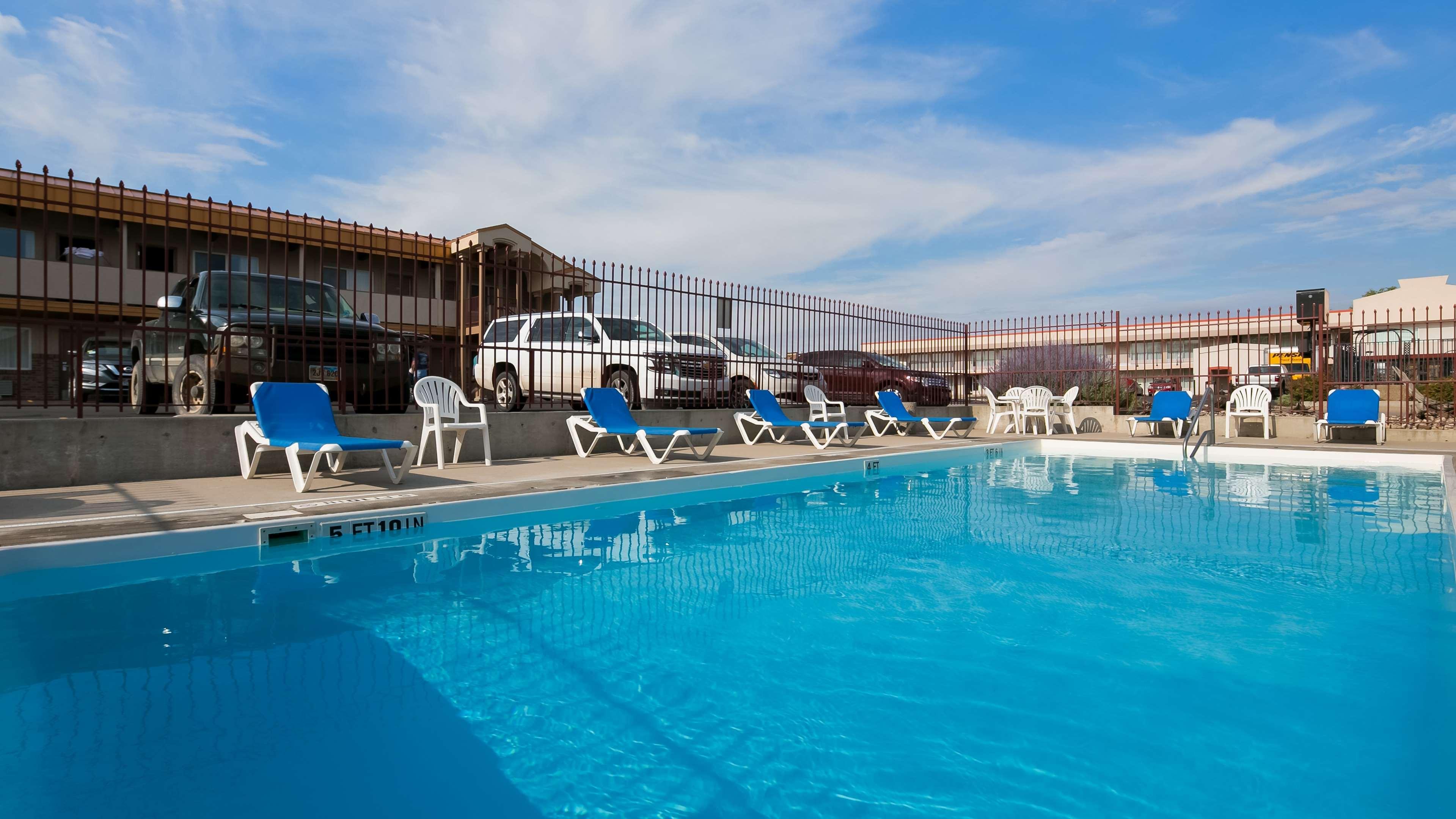 Best Western Plains Motel Wall Bagian luar foto