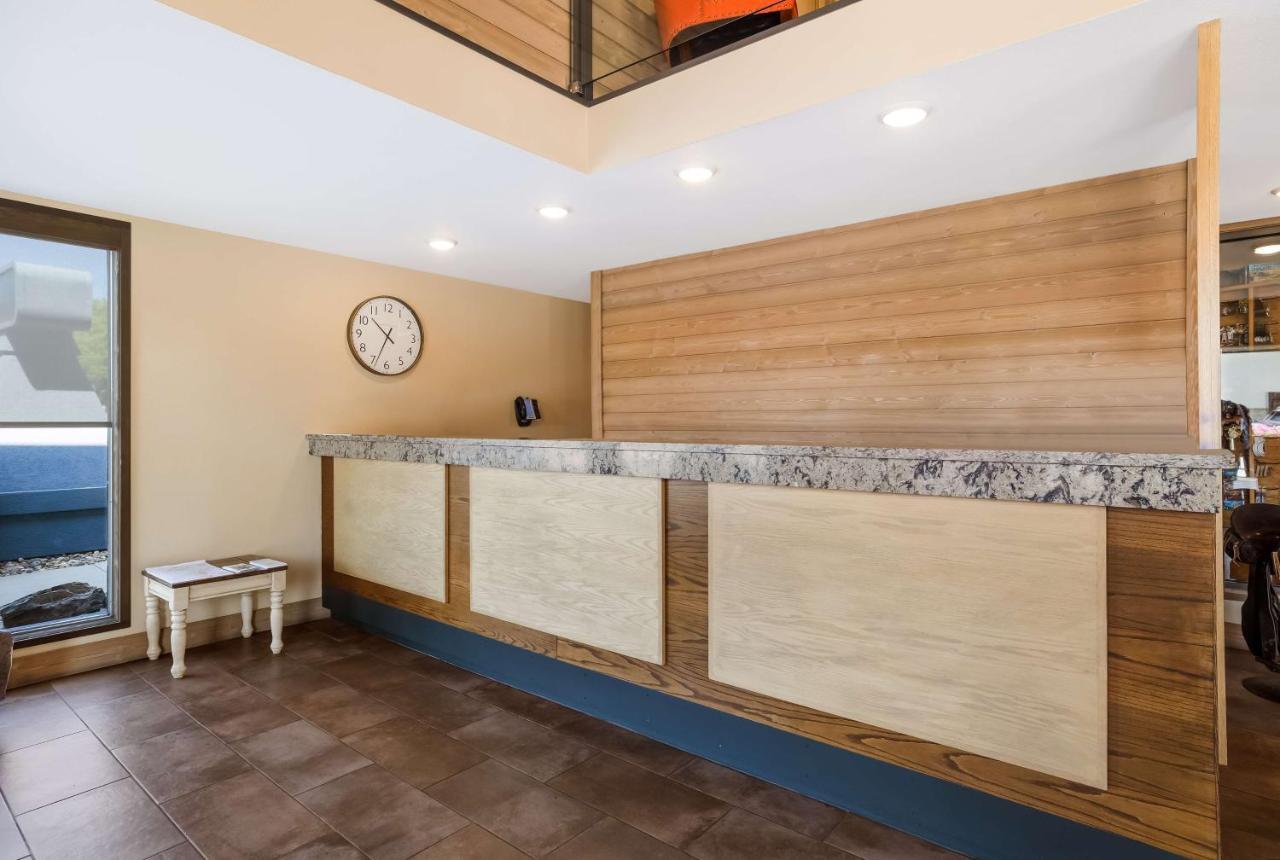 Best Western Plains Motel Wall Bagian luar foto