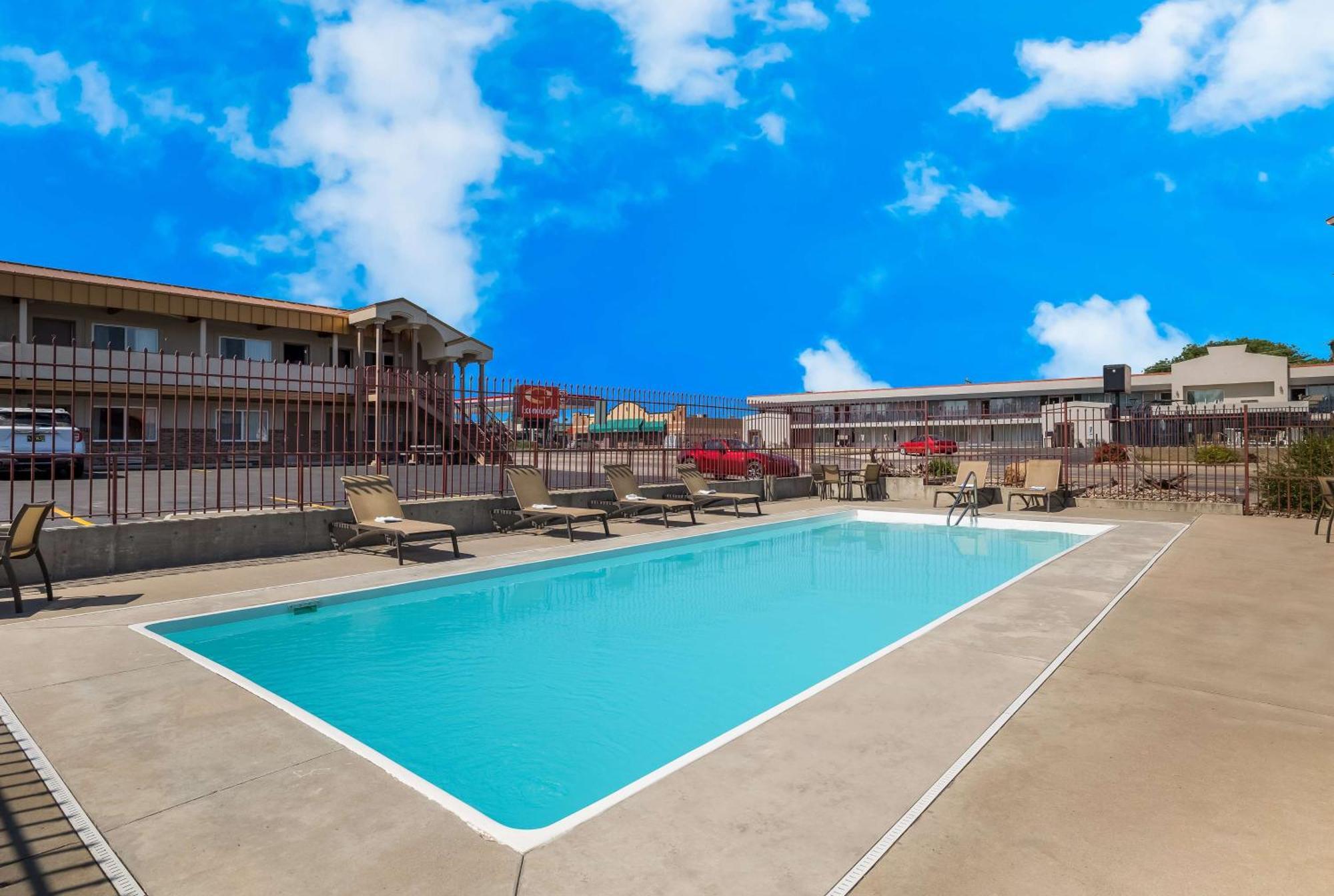 Best Western Plains Motel Wall Bagian luar foto