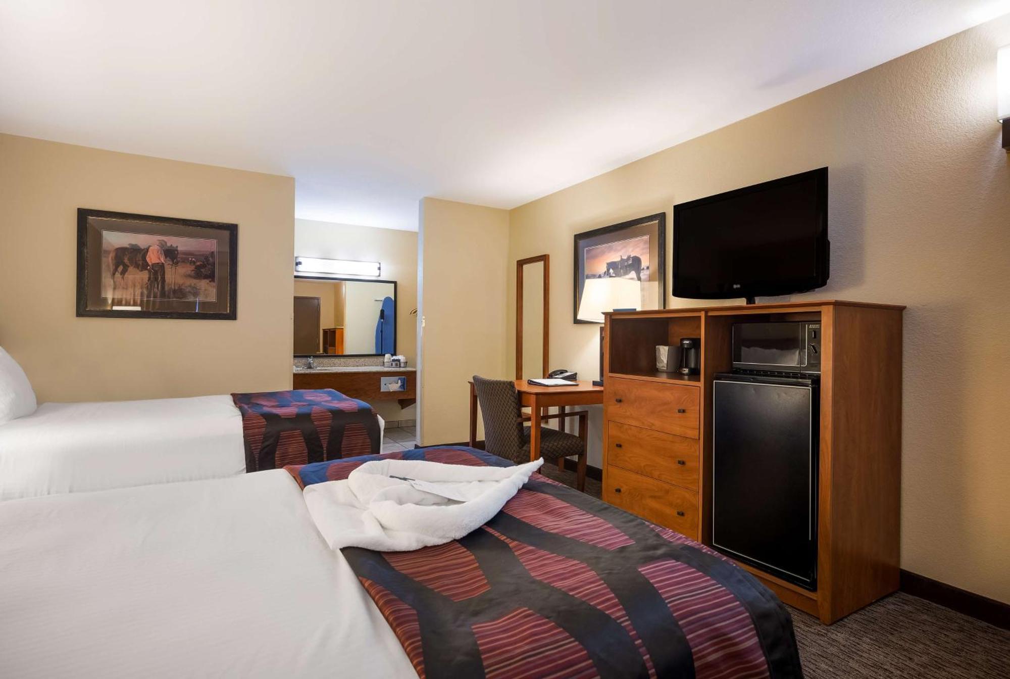 Best Western Plains Motel Wall Bagian luar foto