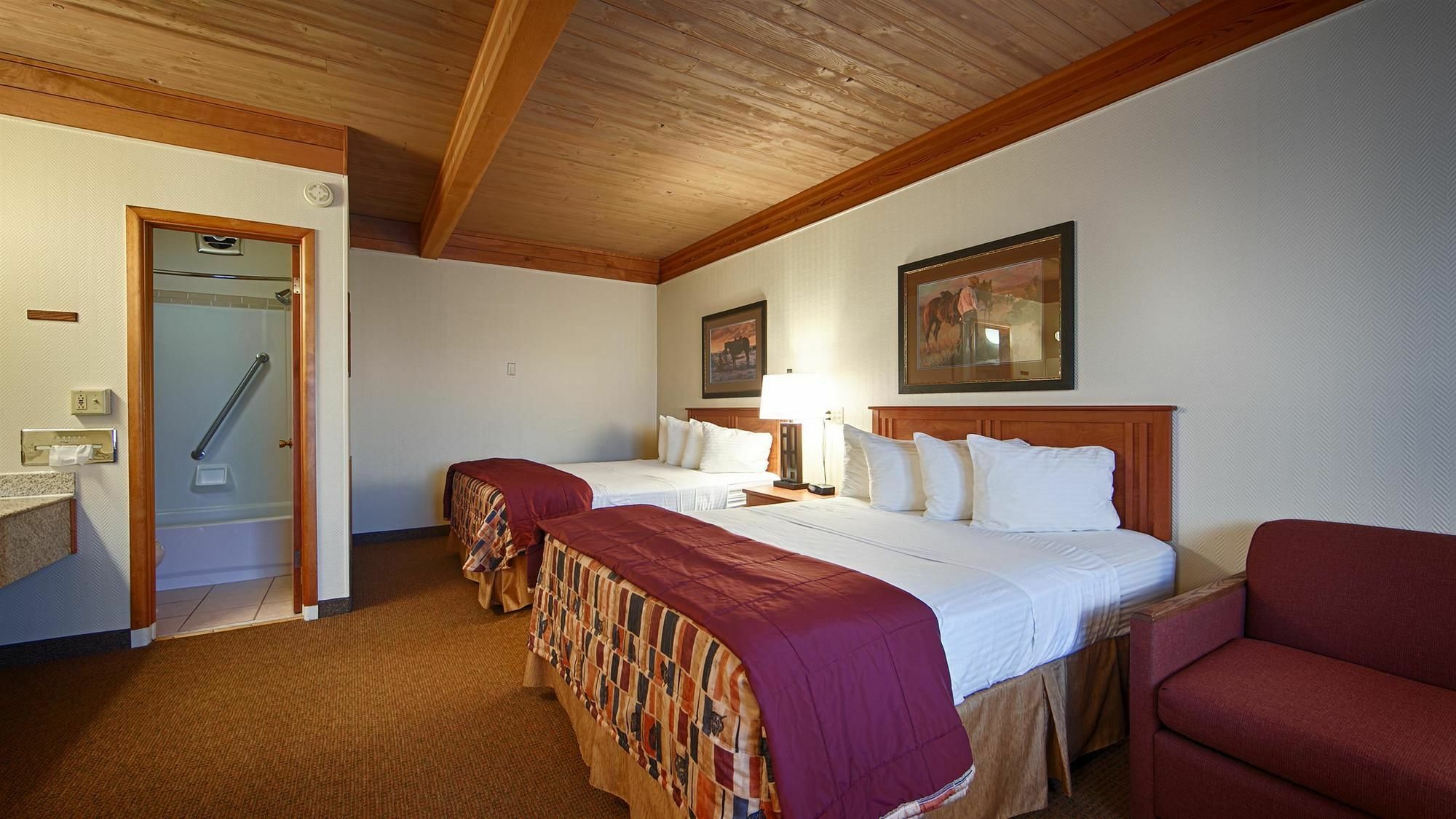 Best Western Plains Motel Wall Bagian luar foto
