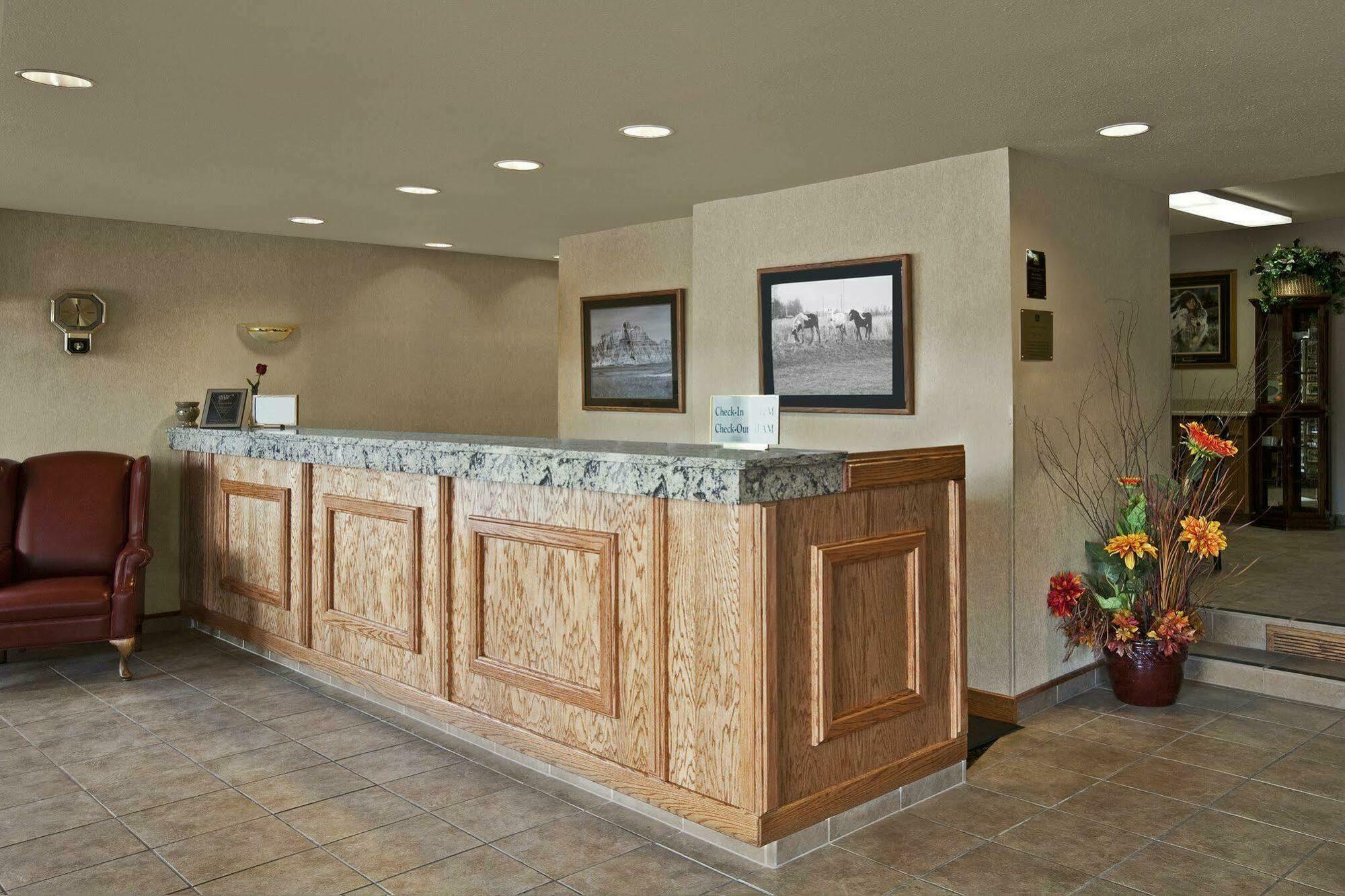 Best Western Plains Motel Wall Bagian luar foto