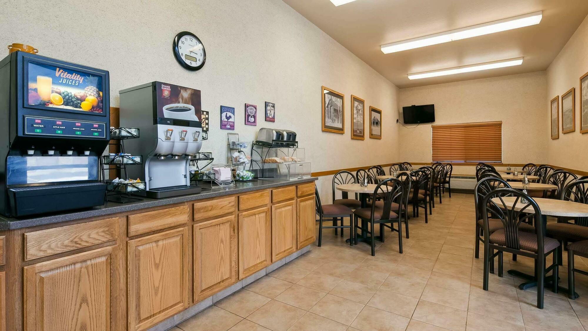 Best Western Plains Motel Wall Bagian luar foto
