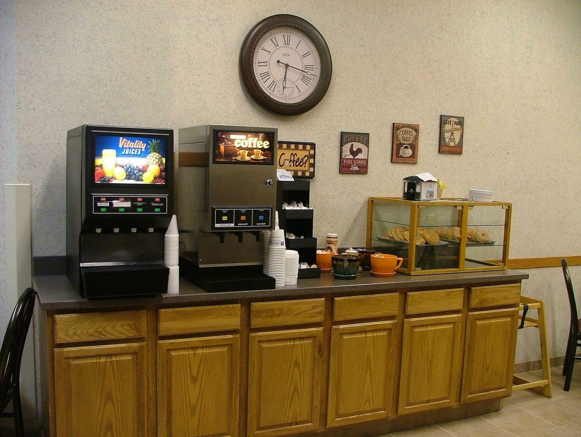 Best Western Plains Motel Wall Bagian luar foto
